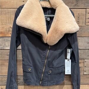 Stylish Black Utility Jacket with Tan Faux Fur Collar